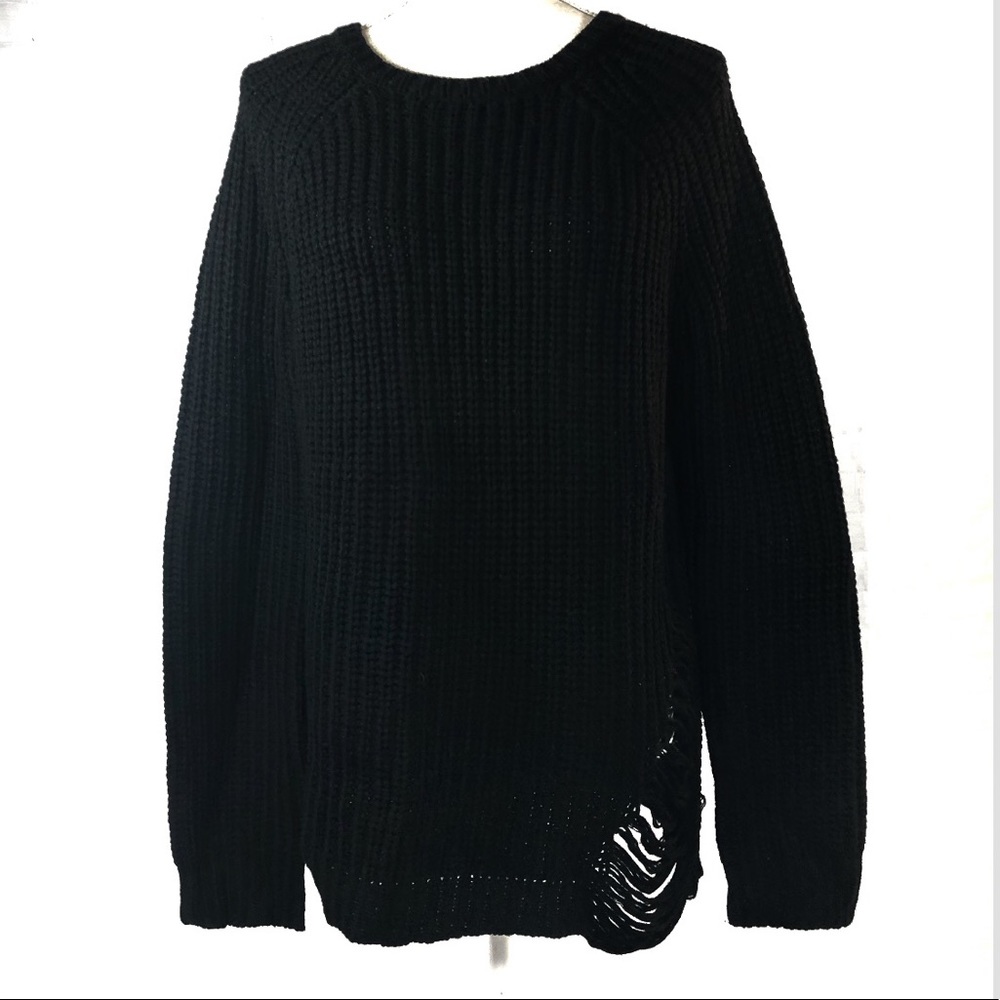 LOVE TREE SIDE SHREDDED SWEATER